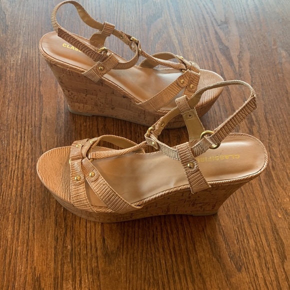 Classified platform shoes. - Picture 3 of 8